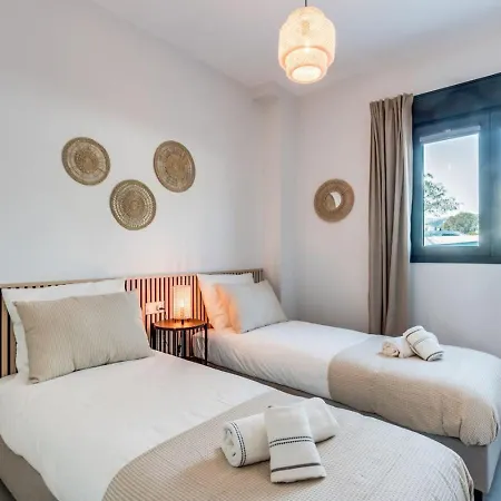 Garden Aranya - Pool, Gym And Coworking Space 公寓 埃斯特波纳