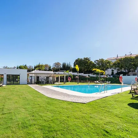 Garden Aranya - Pool, Gym And Coworking Space Appartamento