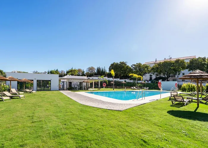 Garden Aranya - Pool, Gym And Coworking Space Apartment