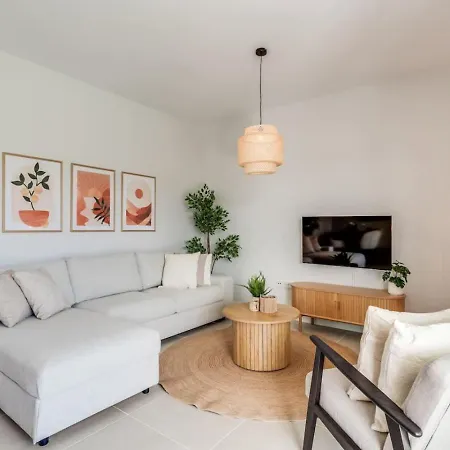 Garden Aranya - Pool, Gym And Coworking Space شقة إِستيبونا